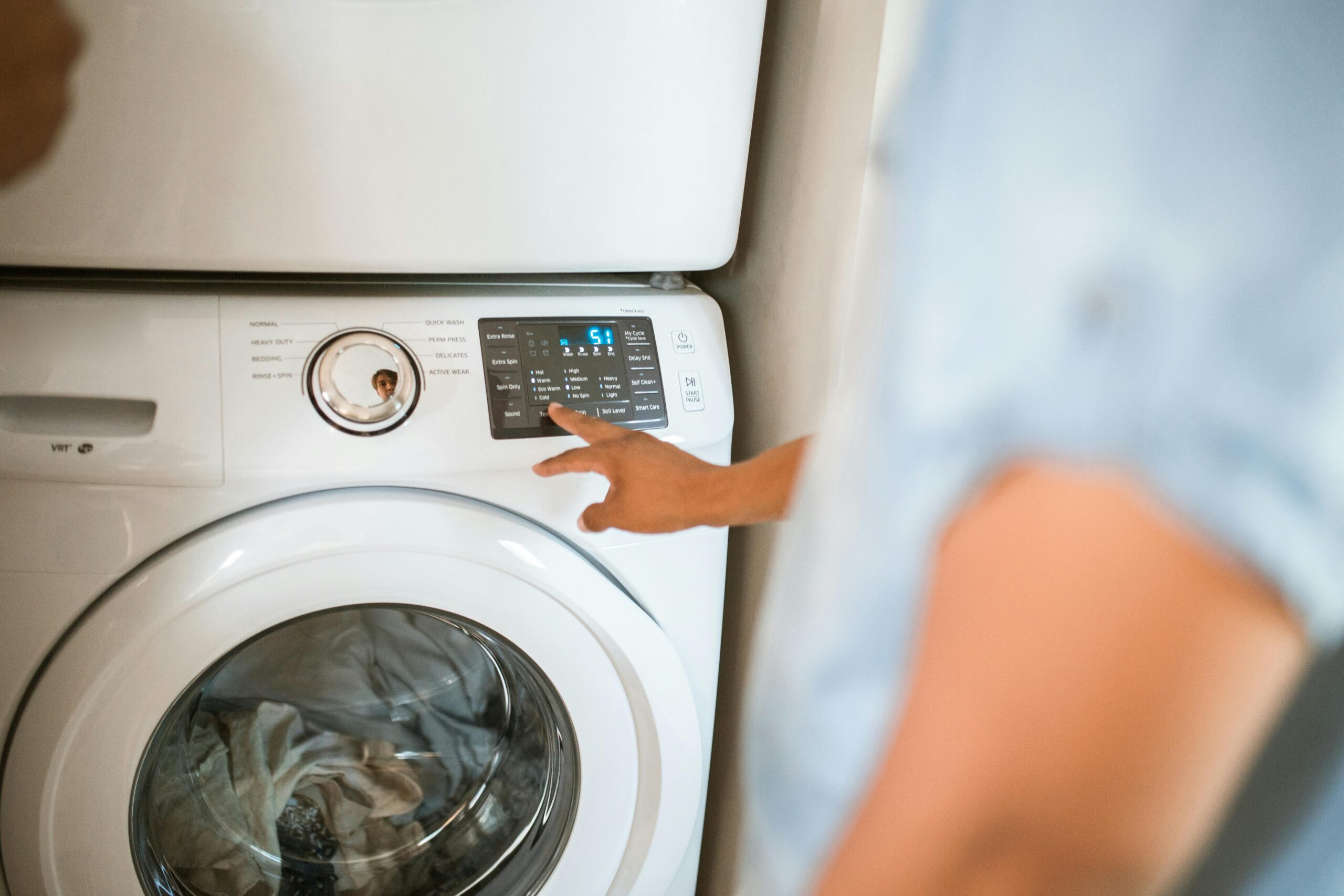 Expert reparing front load washing machine
